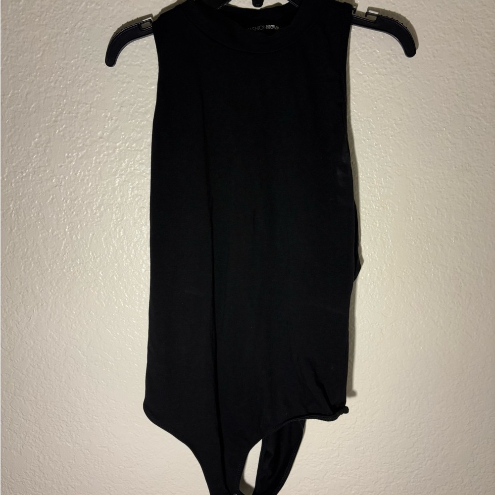 Fashion Nova Sleeveless Women’s Black Shirt